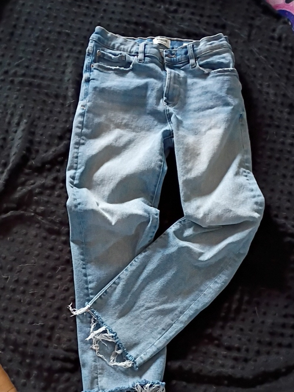 High-Waist Light Blue Women’s Jeans with Distressed Hem